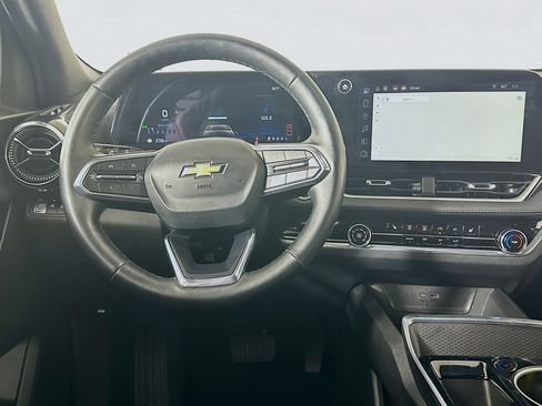 Used 2025 Chevrolet Equinox LT image 18