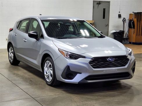 Used 2025 Subaru Impreza 2.0i image 3