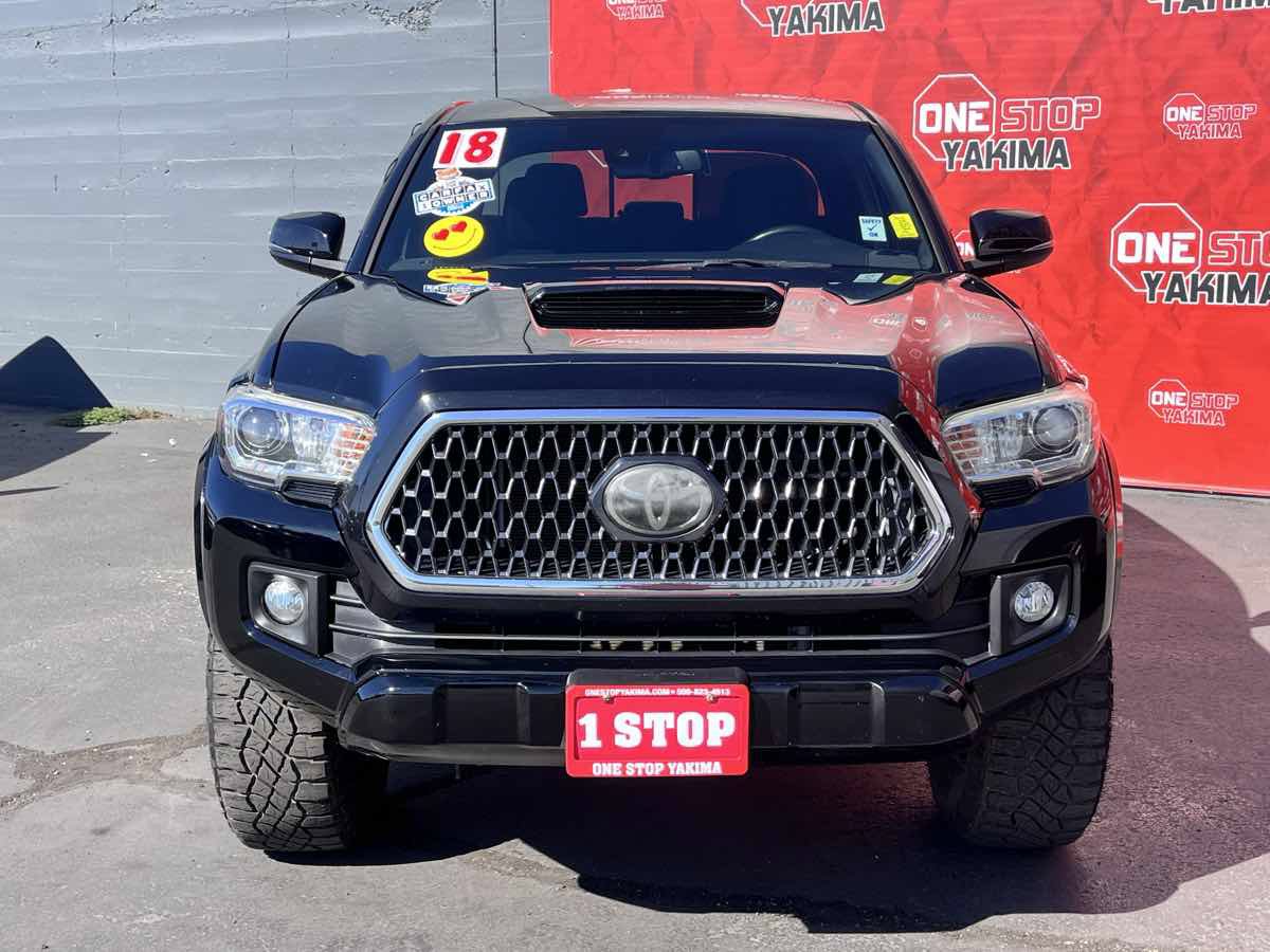 Used 2018 Toyota Tacoma TRD Sport AWD/4WD image 2