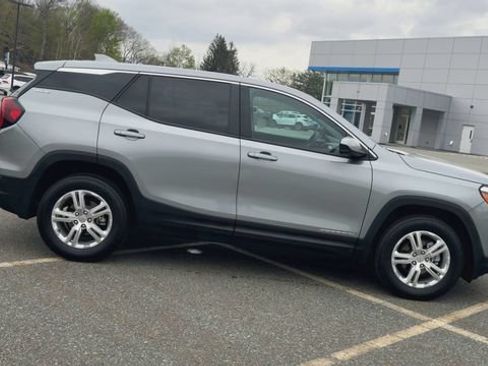 Used 2024 GMC Terrain SLE AWD/4WD image 9