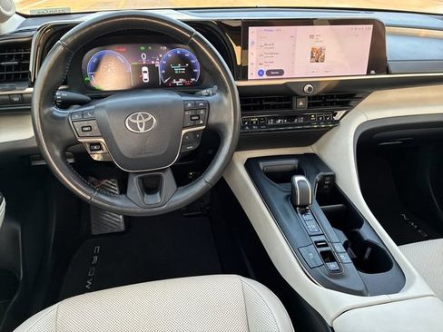 Used 2023 Toyota Crown AWD/4WD image 15