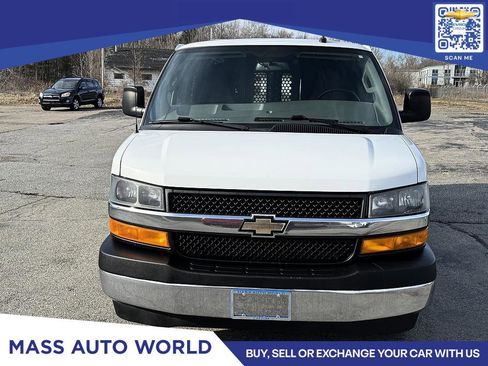 Used 2019 Chevrolet Express 3500 w/ Driver Convenience Package image 8