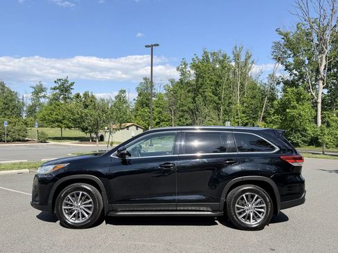 Used 2019 Toyota Highlander XLE AWD/4WD image 2