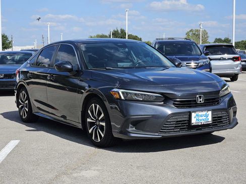 Used 2022 Honda Civic EX image 3