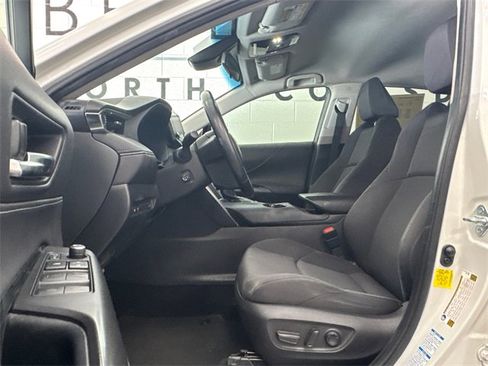 Used 2021 Toyota Venza LE image 20