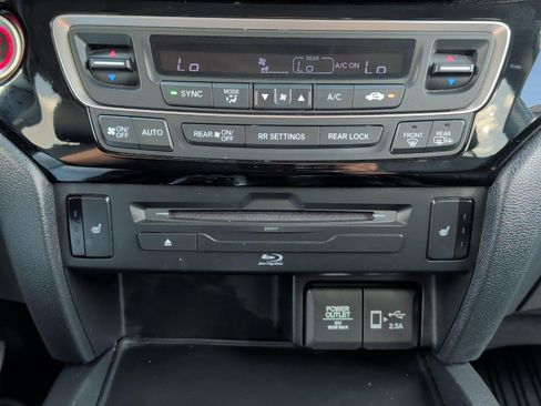 Used 2021 Honda Pilot Touring image 20