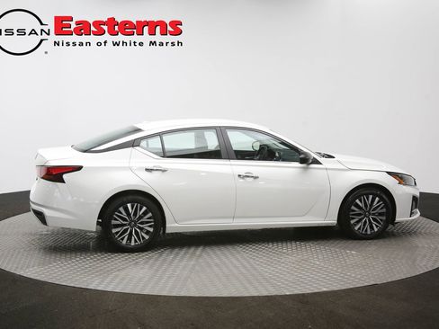 Used 2025 Nissan Altima 2.5 SV FWD image 34