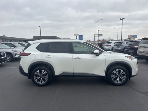 Used 2023 Nissan Rogue SV w/ SV Premium Package image 2