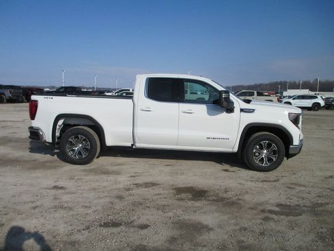 New 2026 GMC Sierra 1500 SLE w/ Max Trailering Package image 3