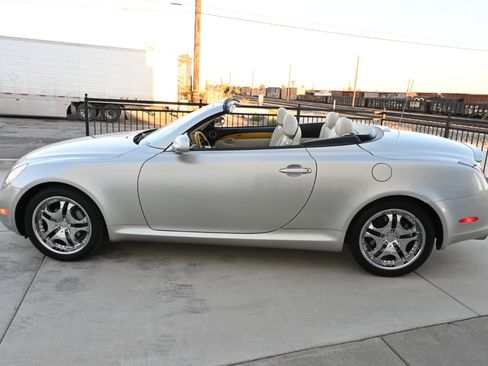 Used 2004 Lexus SC 430 Convertible image 4