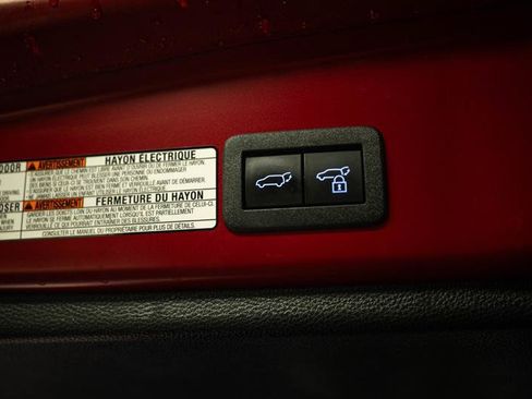 Used 2022 Toyota Corolla Cross XLE w/ Convenience Package AWD/4WD image 8