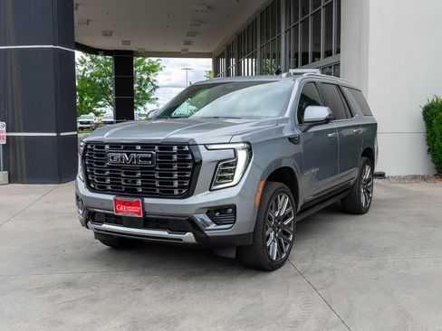 Used 2026 GMC Yukon Denali Ultimate w/ LPO, Floor Liner Package AWD/4WD image 3