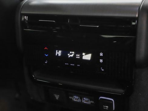 Used 2025 Jeep Wagoneer L Series II w/ Premium Group I AWD/4WD image 17