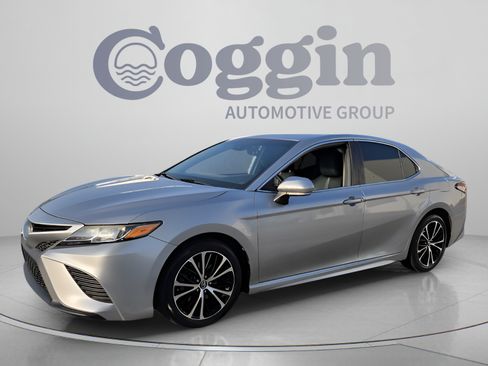 Used 2019 Toyota Camry SE w/ Convenience Package FWD image 1