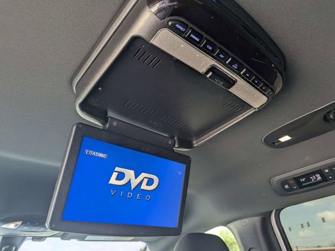 Used 2018 Chrysler Pacifica Touring Plus w/ S Appearance Package image 16