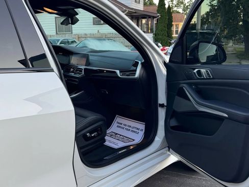 Used 2021 BMW X5 M50i w/ Executive Package image 25