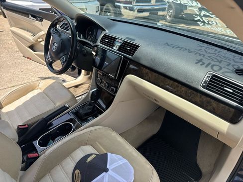 Used 2014 Volkswagen Passat TDI SEL Premium FWD image 21