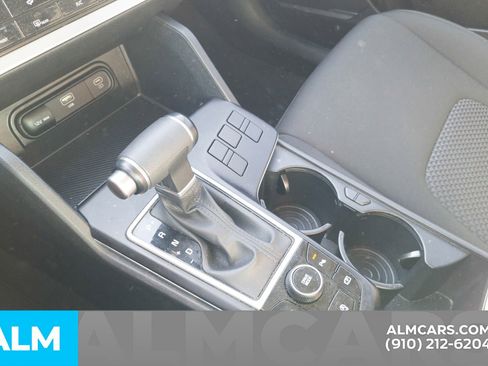 Used 2024 Kia Sportage LX image 10