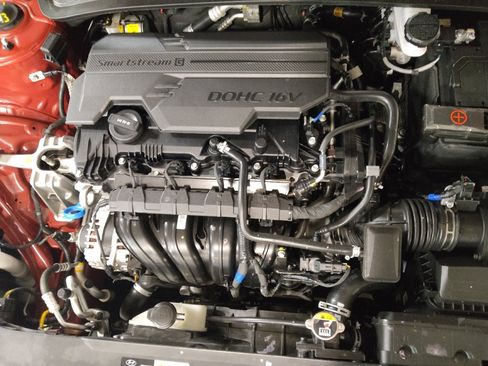 Used 2025 Hyundai Elantra Sport image 30