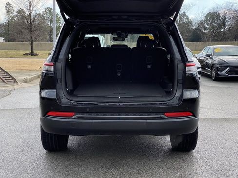 Used 2023 Jeep Grand Cherokee Altitude image 7