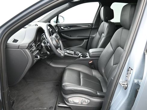 Certified 2026 Porsche Macan AWD/4WD image 10