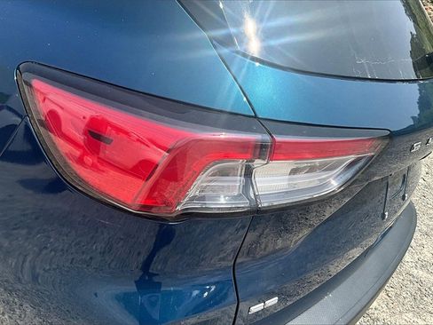 Used 2020 Ford Escape SE image 21