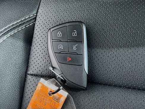 Used 2025 Chevrolet Traverse LT image 30