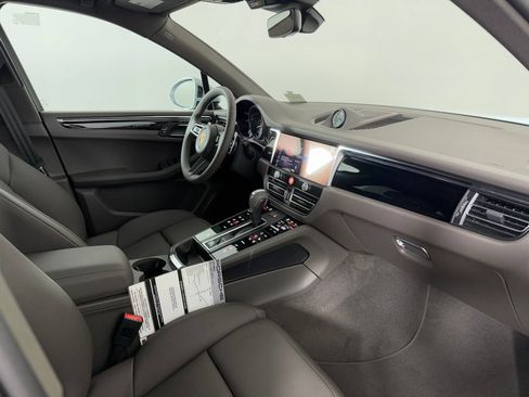 Certified 2026 Porsche Macan AWD/4WD image 16