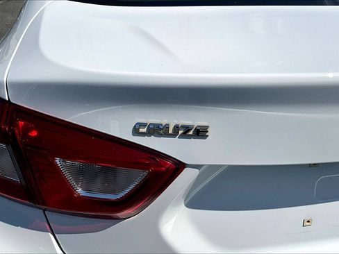 Used 2018 Chevrolet Cruze LS FWD image 24