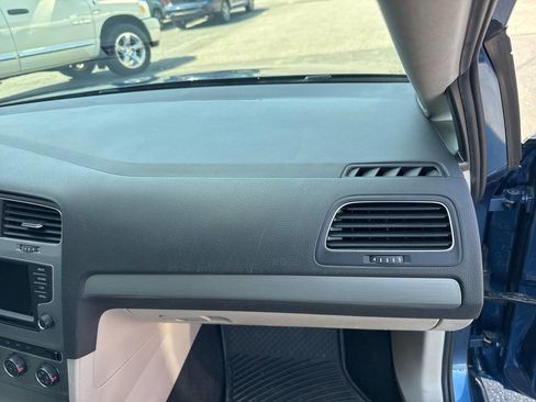 Used 2016 Volkswagen Golf S FWD image 26