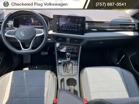 Used 2025 Volkswagen Jetta SE FWD image 28