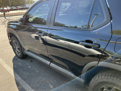 Used 2025 Honda Pilot TrailSport image 9