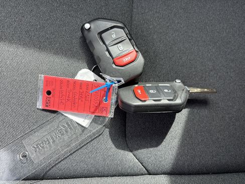 Certified 2025 Jeep Gladiator Sport image 38