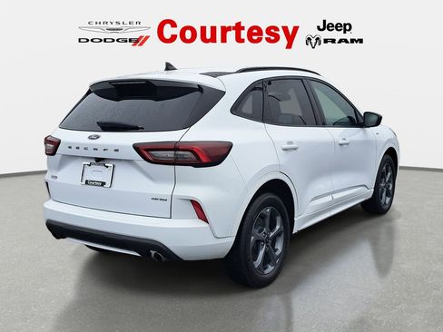 Used 2023 Ford Escape ST-Line image 5