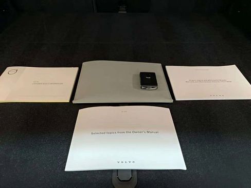 Used 2025 Volvo XC40 B5 Plus image 76