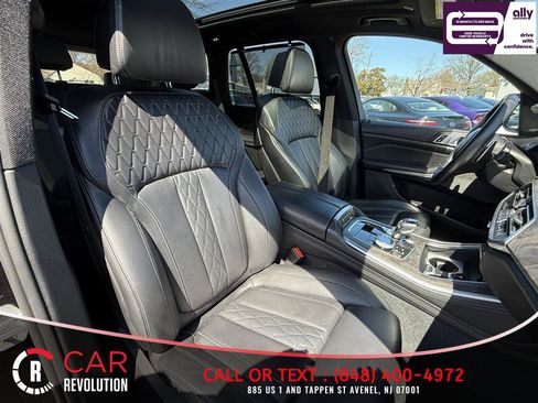 Used 2019 BMW X5 xDrive50i w/ M Sport Package image 17