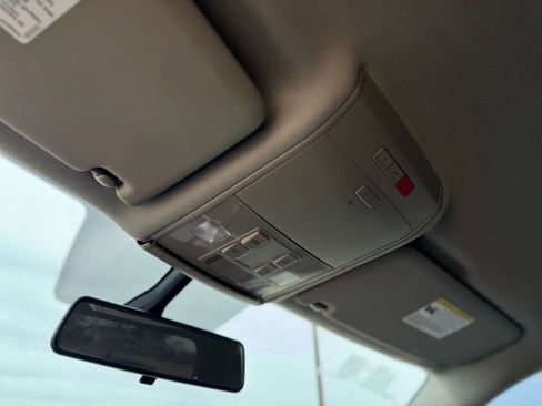 Used 2019 Volkswagen Atlas SE w/ Towing Package FWD image 16
