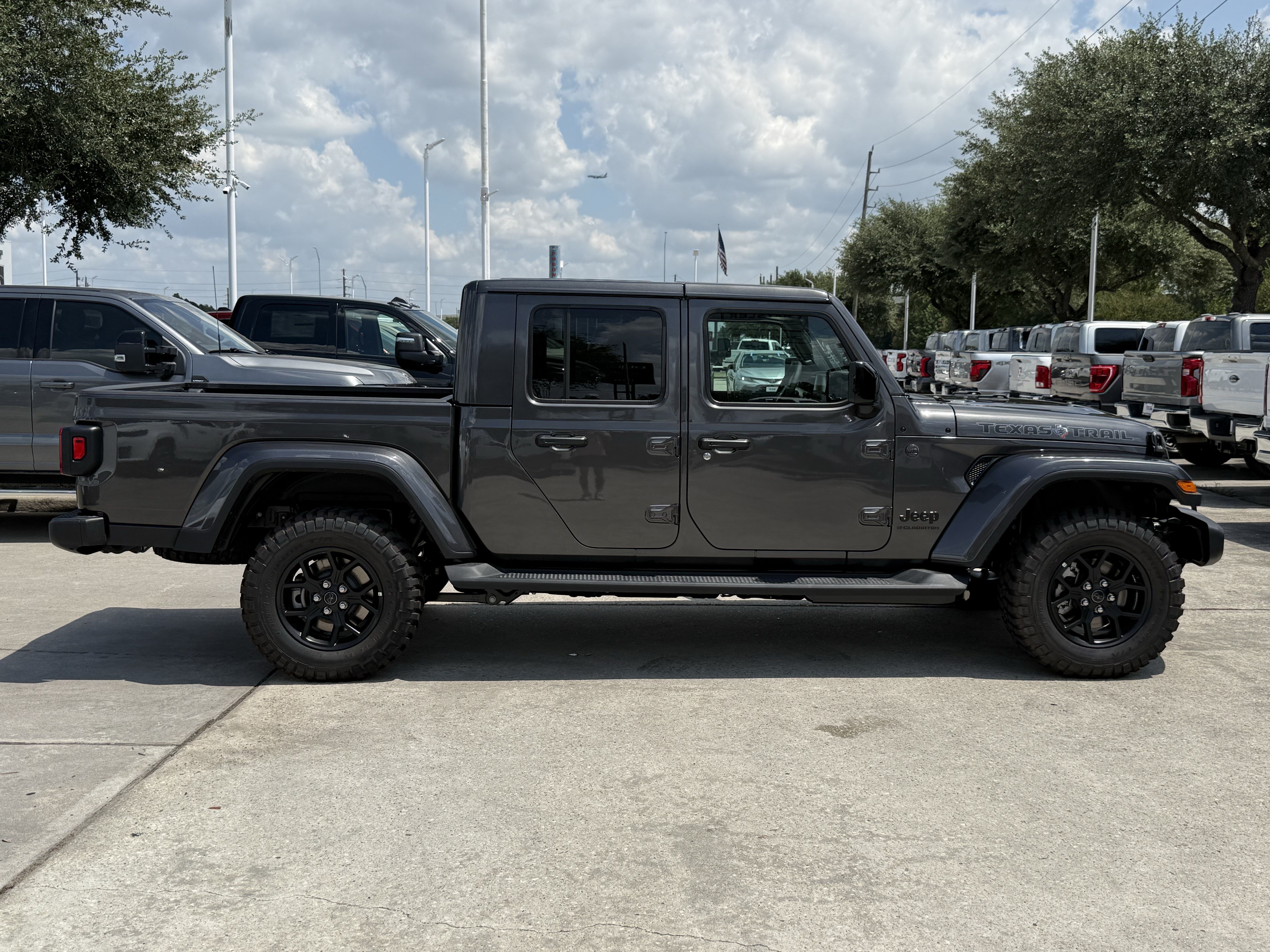 New 2026 Jeep Gladiator Mojave AWD/4WD image 3