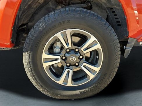 Used 2017 Toyota Tacoma TRD Sport w/ Tow Package image 9