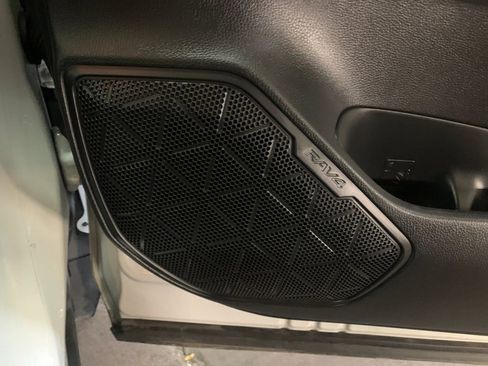 Used 2019 Toyota RAV4 XLE AWD/4WD image 22