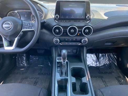 Used 2024 Nissan Sentra SV FWD image 11