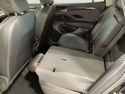 Certified 2025 Volkswagen Tiguan SE w/ Panoramic Sunroof Package AWD/4WD image 14