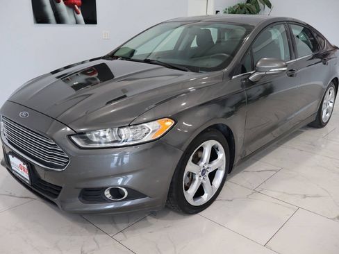 Used 2016 Ford Fusion SE w/ Equipment Group 201A FWD image 7
