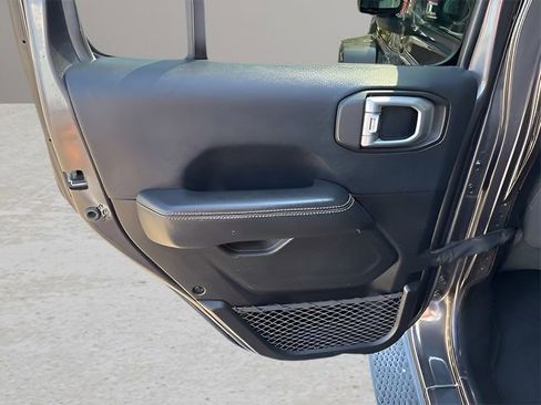 Used 2019 Jeep Wrangler Unlimited Sahara w/ Cold Weather Group AWD/4WD image 18