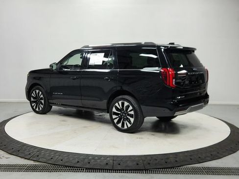 Used 2025 Ford Expedition Platinum w/ Driver's Package AWD/4WD image 6