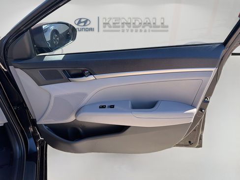 Used 2017 Hyundai Elantra SE image 29