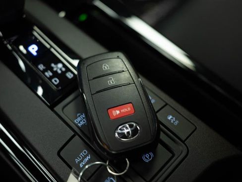 Used 2026 Toyota Prius Plug-In Hybrid FWD image 27