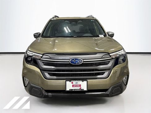 Used 2025 Subaru Forester Premium AWD/4WD image 2