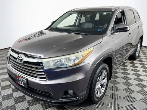 Used 2015 Toyota Highlander XLE AWD/4WD image 3