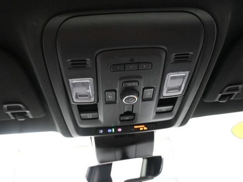 Used 2023 Chevrolet Suburban High Country AWD/4WD image 12